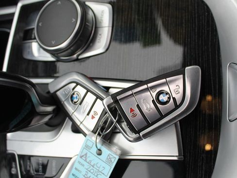 Used 2018 BMW 740i image 36