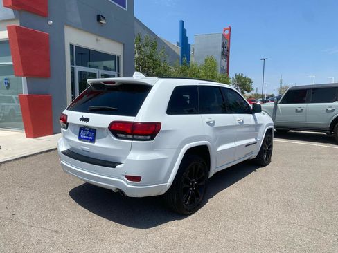 Used 2019 Jeep Grand Cherokee Altitude RWD image 11