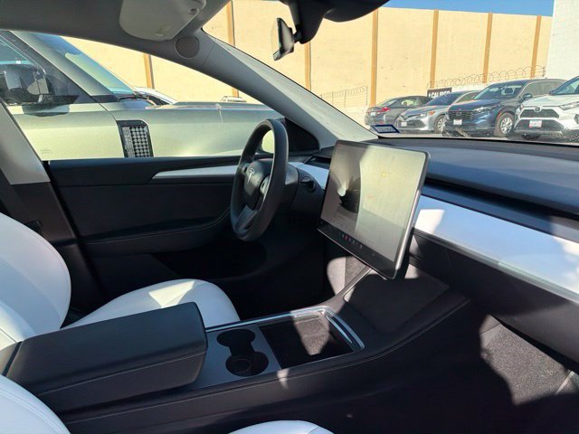 Used 2024 Tesla Model Y Long Range AWD/4WD image 16