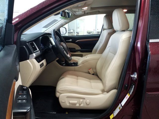 Used 2017 Toyota Highlander Limited Platinum AWD/4WD image 12