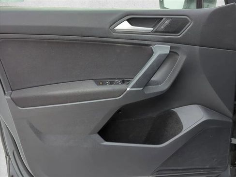 Used 2020 Volkswagen Tiguan S image 8