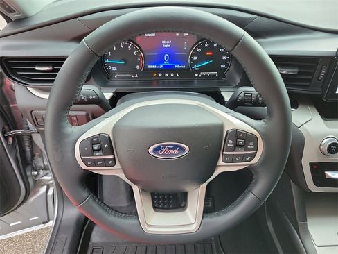 Used 2023 Ford Explorer XLT image 24