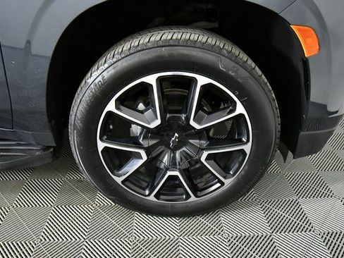 Used 2021 Chevrolet Tahoe RST w/ Luxury Package image 17