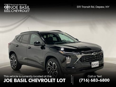 Used 2025 Chevrolet Trax RS FWD image 1