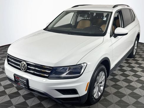 Used 2018 Volkswagen Tiguan SE AWD/4WD image 3