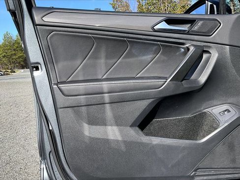 Used 2024 Volkswagen Tiguan SE image 27