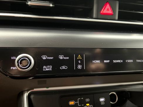 Used 2025 Kia Carnival FWD image 52