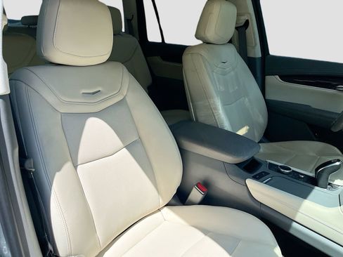 Used 2024 Cadillac XT6 Premium Luxury w/ Technology Package FWD image 31