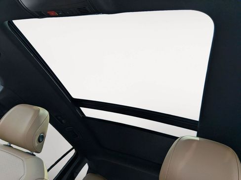 Used 2023 Volkswagen Tiguan SE w/ Panoramic Sunroof Package AWD/4WD image 31