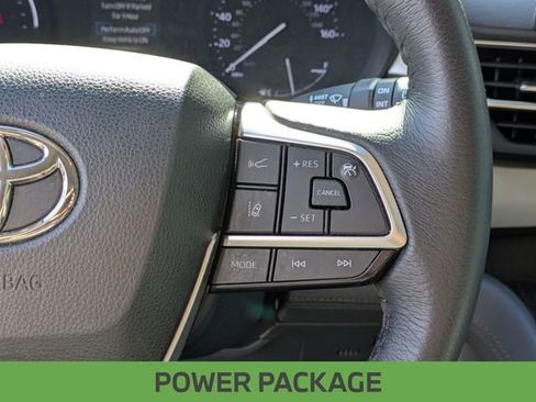 Used 2023 Toyota Sienna XLE image 19