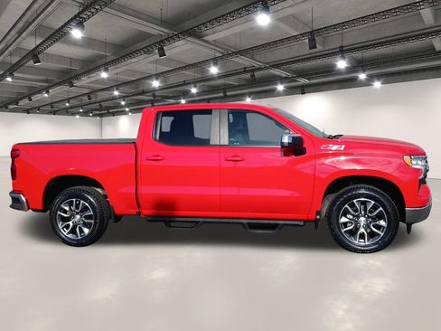 Used 2022 Chevrolet Silverado 1500 LT w/ Z71 Off-Road Package AWD/4WD image 17