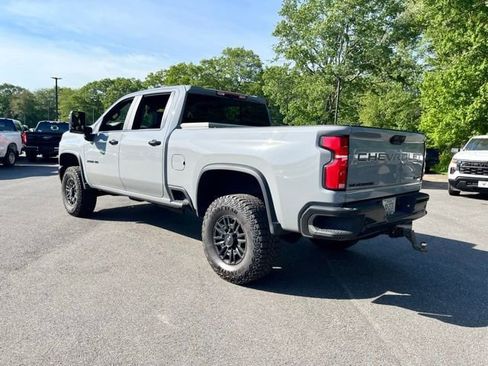 Used 2025 Chevrolet Silverado 2500 ZR2 w/ Technology Package AWD/4WD image 9