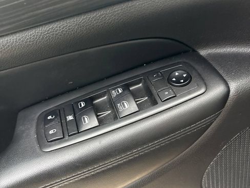 Used 2019 Jeep Grand Cherokee Laredo RWD image 10