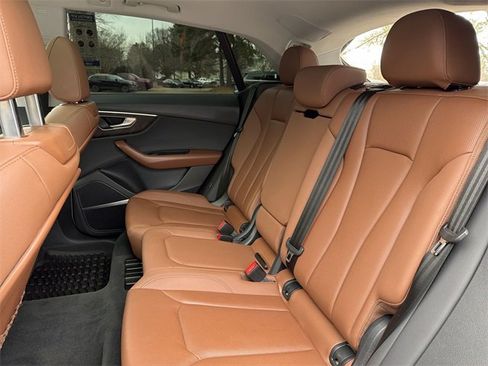 Used 2022 Audi Q8 Premium Plus image 23