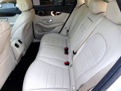 Used 2018 Mercedes-Benz GLC 300 w/ Premium Package image 11