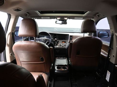 Used 2018 Toyota Sienna Limited image 39
