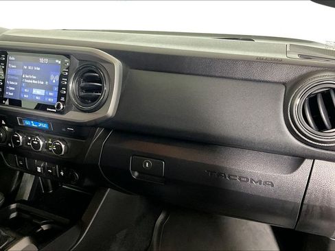 Used 2022 Toyota Tacoma TRD Off-Road image 12