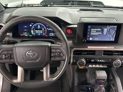 Used 2025 Toyota Tacoma TRD Sport image 9