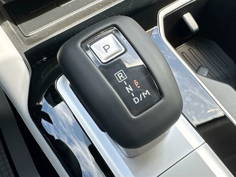 Used 2025 Mitsubishi Outlander SE image 18