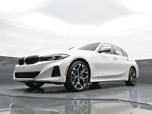 New 2025 BMW 330i xDrive Sedan w/ Convenience Package AWD/4WD image 23