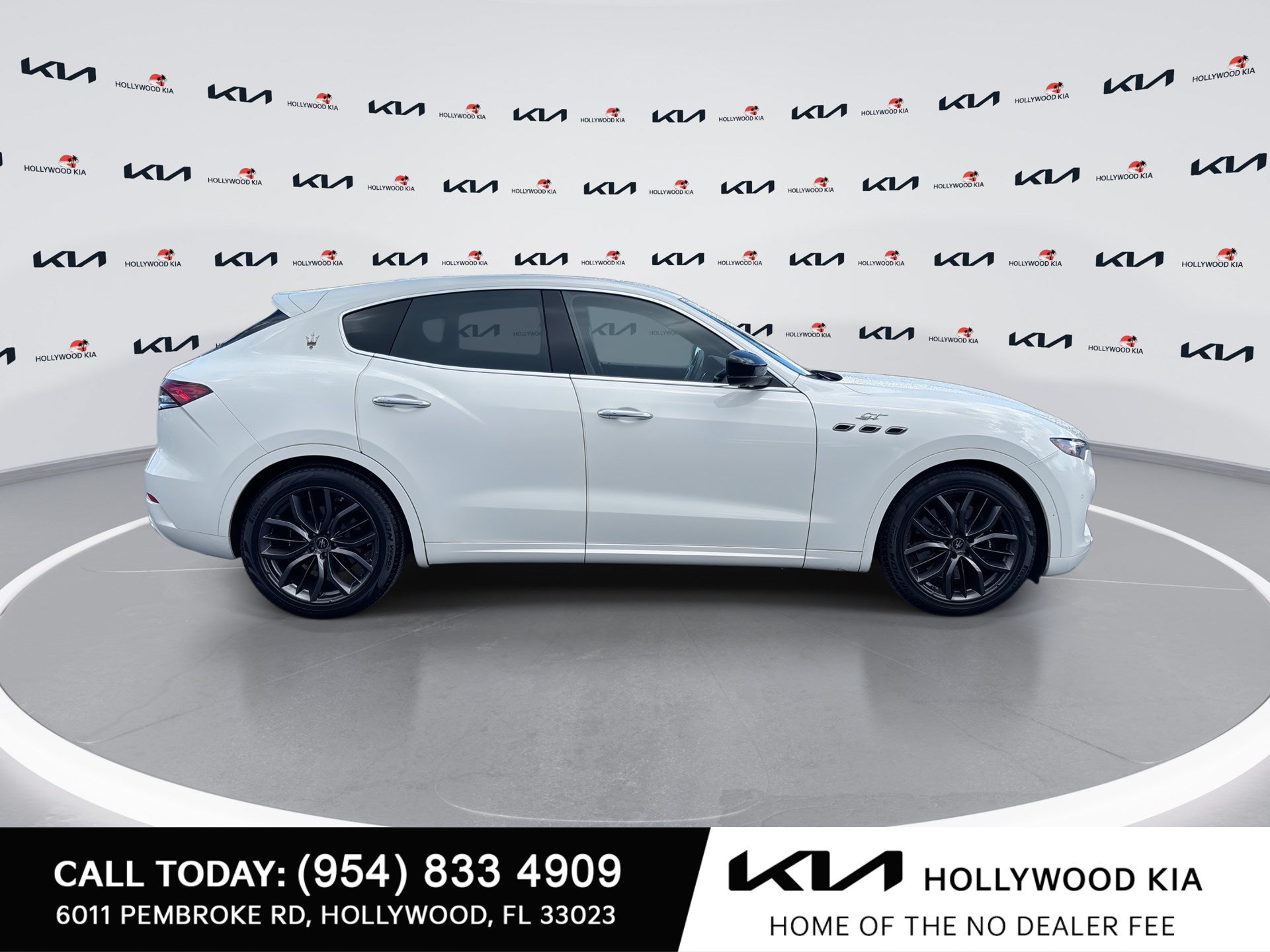 Used 2024 Maserati Levante GT Ultima AWD/4WD image 9