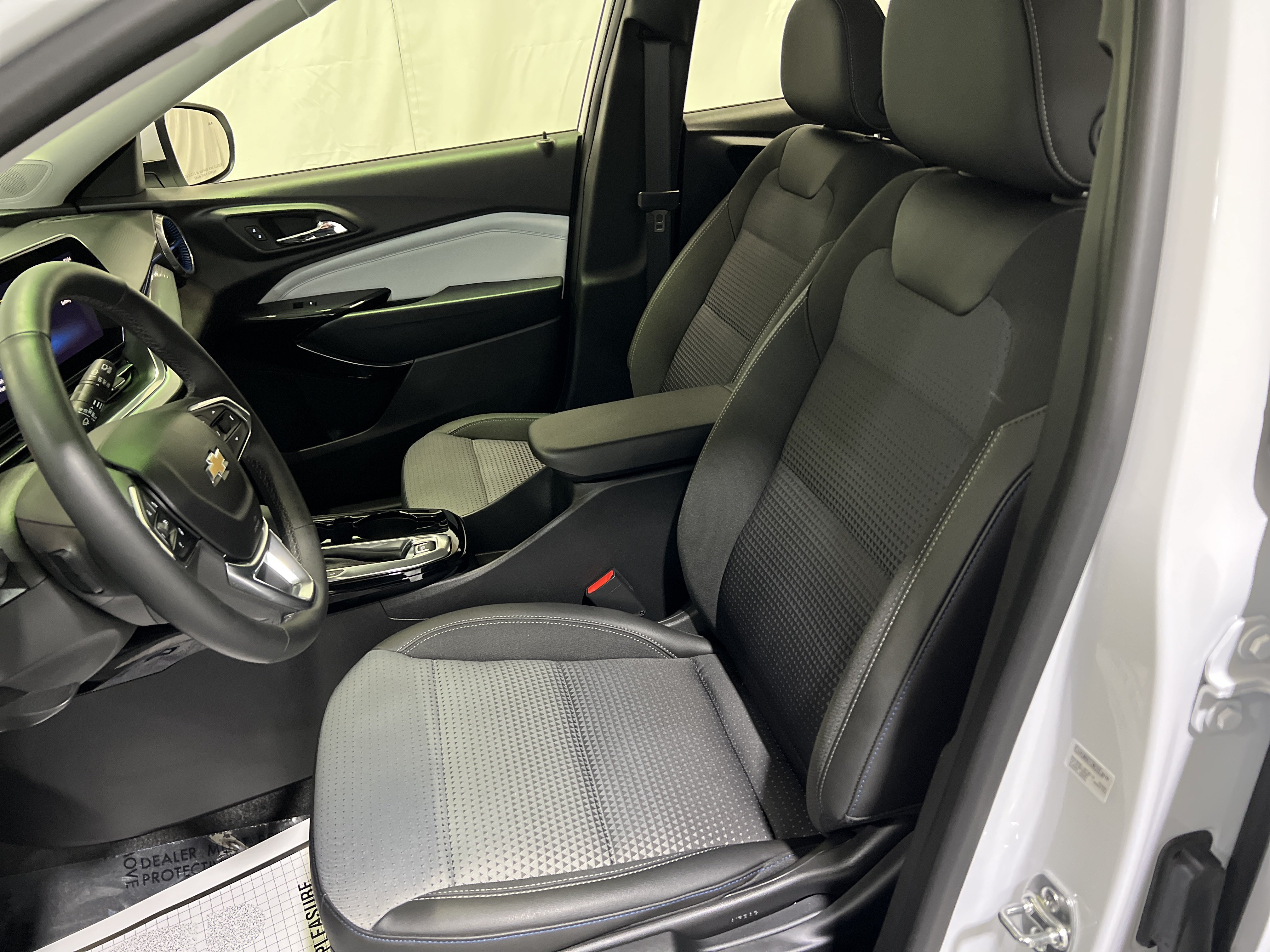 Certified 2025 Chevrolet Trax LT w/ Driver Confidence Package FWD image 17