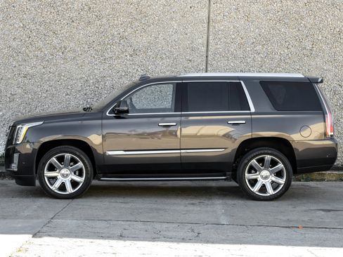 Used 2017 Cadillac Escalade Luxury image 12