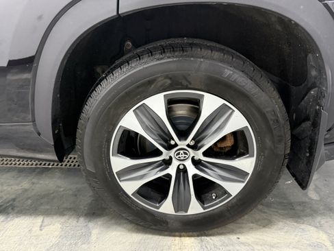 Used 2021 Toyota Highlander XLE AWD/4WD image 26