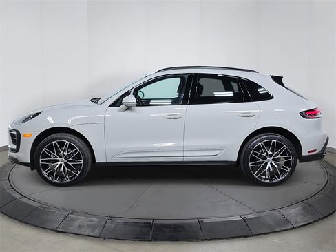 Used 2026 Porsche Macan image 2