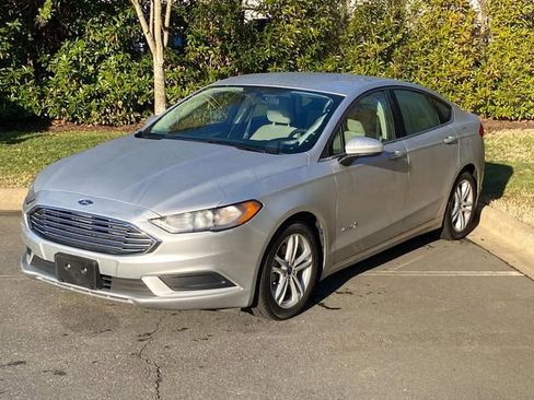 Used 2018 Ford Fusion S image 3