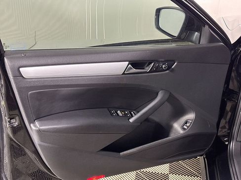 Used 2013 Volkswagen Passat TDI SE image 10