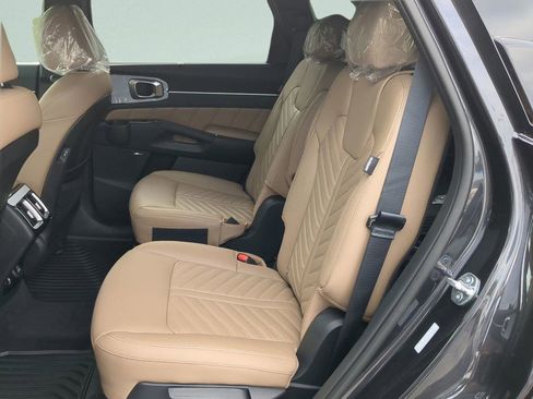 Used 2026 Kia Sorento SX Prestige w/ Olive Brown Leather Package image 12