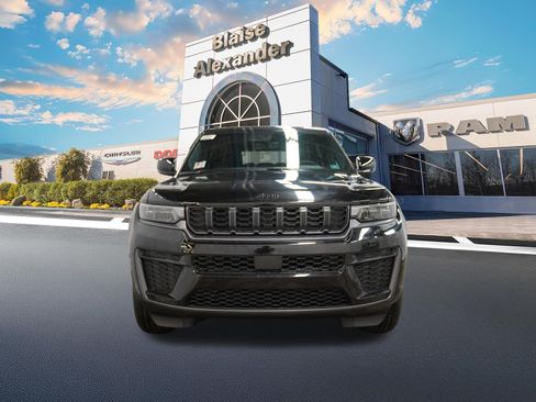 New 2026 Jeep Grand Cherokee L Laredo Altitude image 13