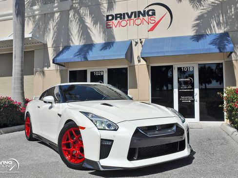 Used 2019 Nissan GT-R Premium image 8