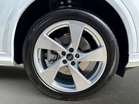 Certified 2025 Audi Q5 2.0T Premium Plus w/ Premium Plus image 8