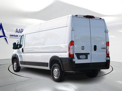 Used 2025 RAM ProMaster 2500 w/ Convenience Group FWD image 2