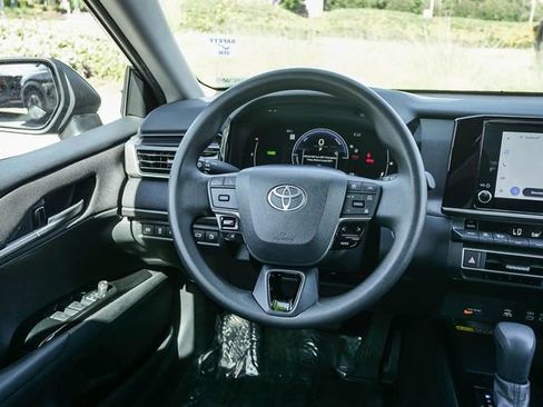 Used 2025 Toyota Camry LE w/ Convenience Package FWD image 16