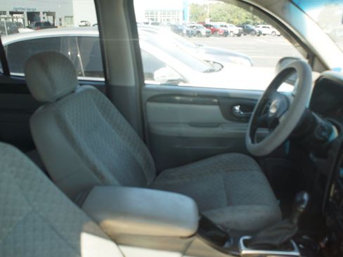 Used 2005 GMC Envoy XUV SLE w/ Sle Preferred Equipment Group AWD/4WD image 4