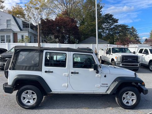 Used 2018 Jeep Wrangler Unlimited Sport w/ Connectivity Group AWD/4WD image 7