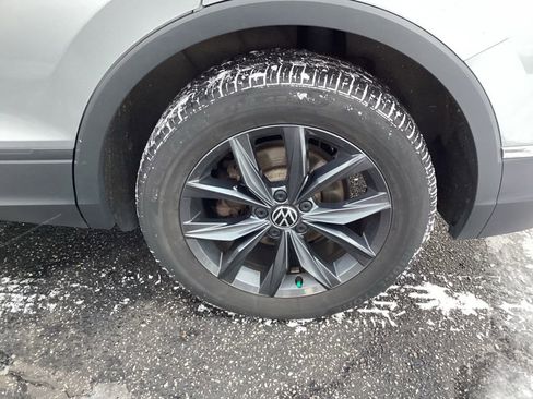 Used 2022 Volkswagen Tiguan SE image 33