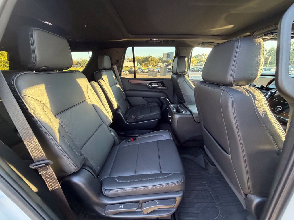 Used 2026 GMC Yukon Denali w/ Sun & Power Step Package AWD/4WD image 12