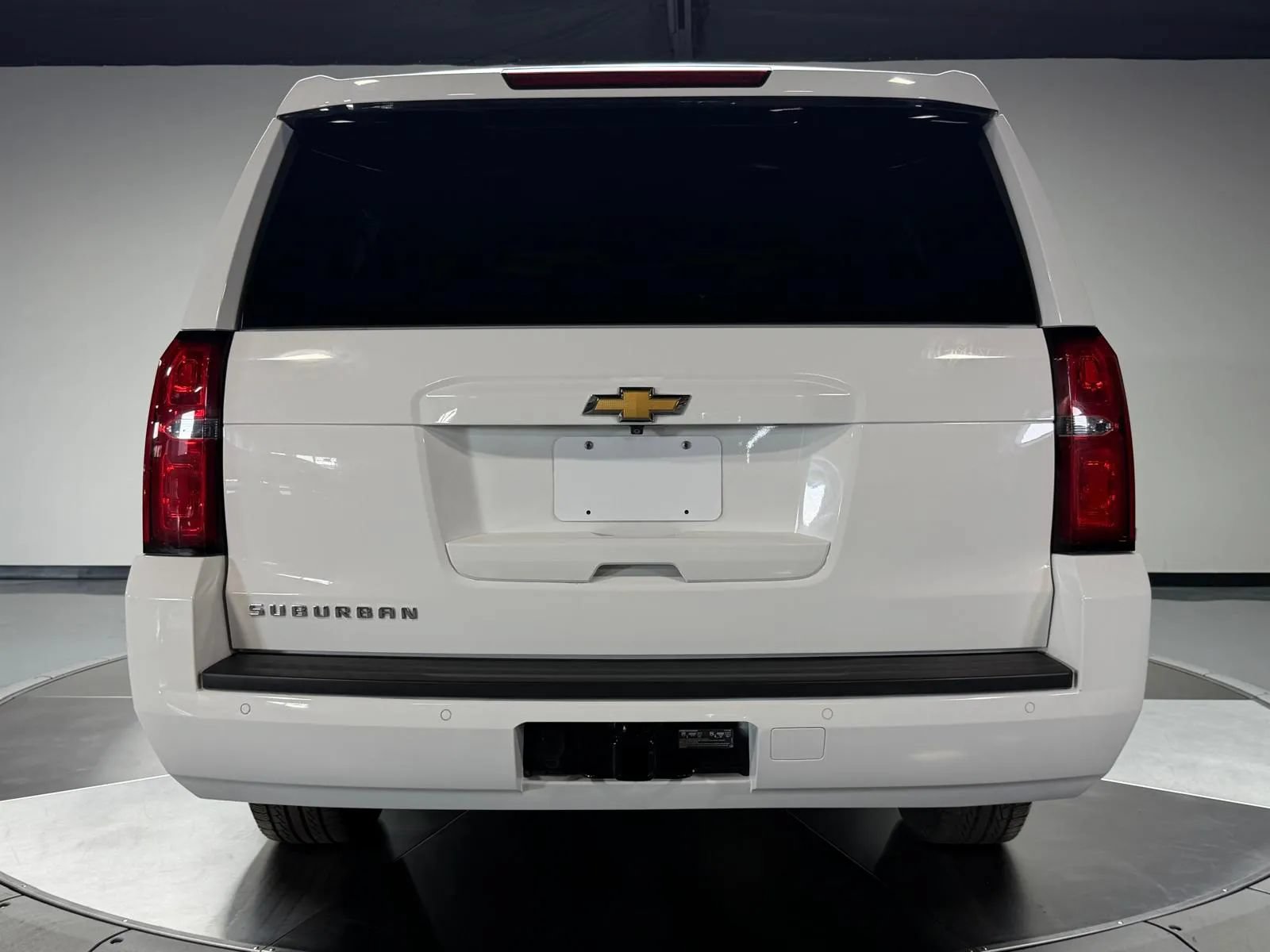Used 2015 Chevrolet Suburban LT RWD image 5