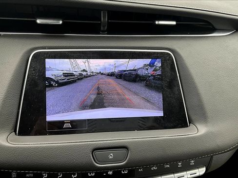 Used 2023 Cadillac XT4 Premium Luxury FWD image 13