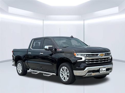 Used 2023 Chevrolet Silverado 1500 LTZ w/ LTZ Premium Package AWD/4WD image 11