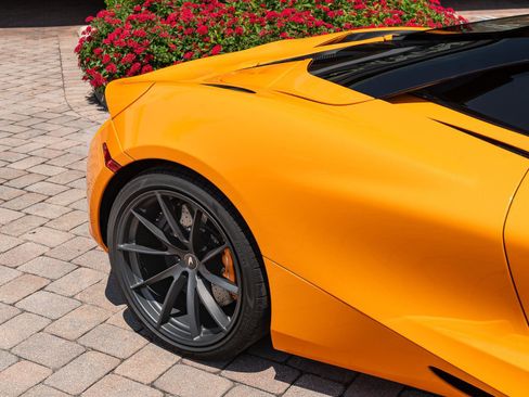 Used 2022 McLaren 720S Performance RWD image 17