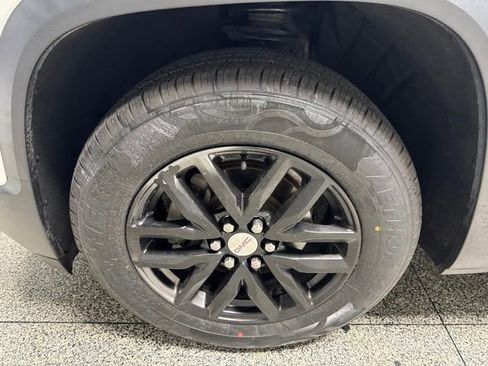Used 2019 GMC Acadia SLT FWD image 3