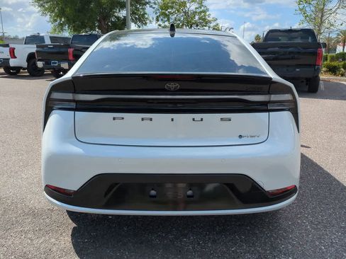 Used 2026 Toyota Prius Plug-In Hybrid FWD image 5