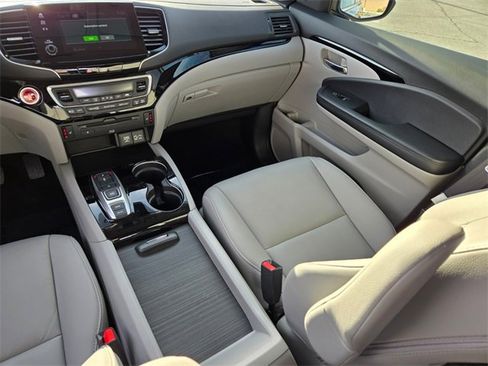 Certified 2022 Honda Pilot Touring image 18