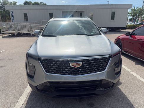 Used 2025 Cadillac XT4 Premium Luxury FWD image 2