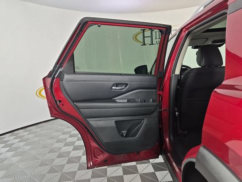 Used 2022 Nissan Pathfinder Platinum AWD/4WD image 31